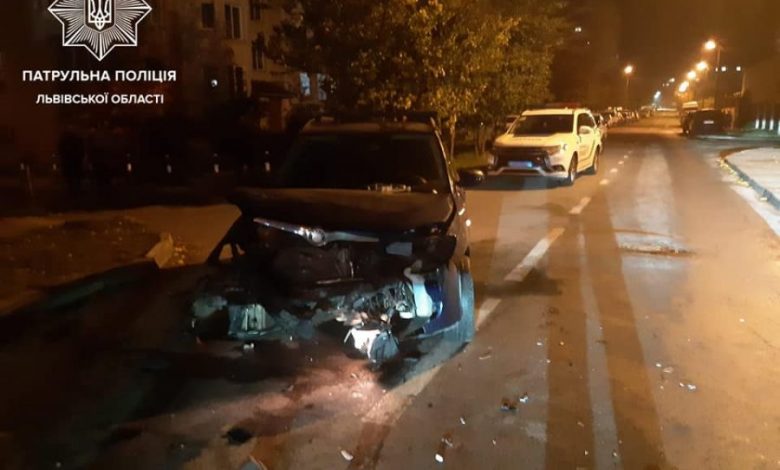 У Львові юнак під дією наркотиків влаштував ДТП 1 366 900x675