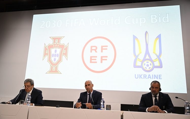Україна подає заявку на проведення Чемпіонату світу-2030 з футболу 1 pavelko chs 2030 2