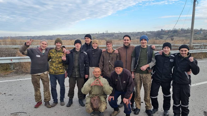 Із полону повернулись 107 українських військових, більшість – захисники «Азовсталі» 1 0ed2105 opera 2022 11 03 160354 xn 80affa3aj0al.xn 80asehdb