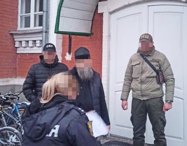 СБУ оголосила підозру ректору Почаївської духовної семінарії УПЦ МП 1 318698107 509117441315171 389334746227328106 n 600x900