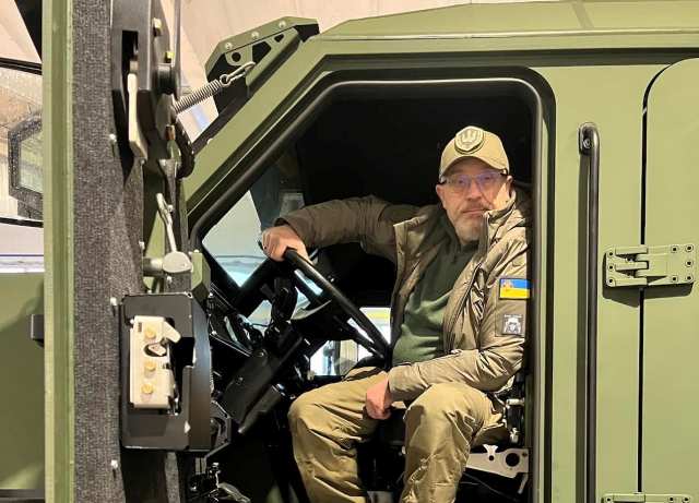 Західні танки буде підтримувати українська артилерія: Резніков показав САУ «Богдана» 1 327538919 1209536966606014 2723274139207369034 n 1