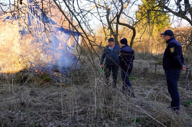 На «гарячому» на Львівщині спіймали п’ятьох паліїв сухої трави 1 337124836 1360651771394143 1069253296232241235 n 1