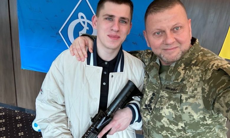 Залужний нагородив захисника, який у близькому бою відбив штурм ворога 1 338326393 231782852596935 568089278516603308 n 900x675