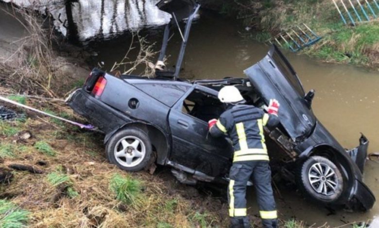 Біля Дрогобича 20-річний водій Opel Veсtra злетів з моста в річку 1 879 900x634