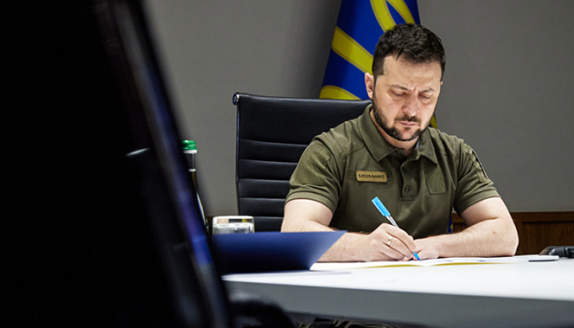 Зеленський ввів санкції проти 220 російських та білоруських компаній 1 381