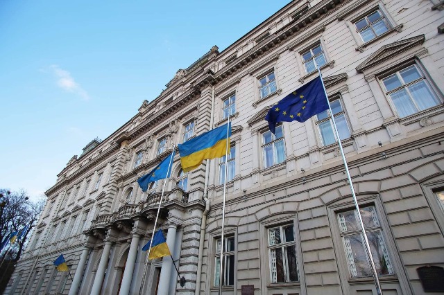 ЛОВА видала сотні дозволів у системі «Шлях» для сумнівних волонтерських організацій, – розслідування 1 297585988 434918761905501 7714037838107514379 n