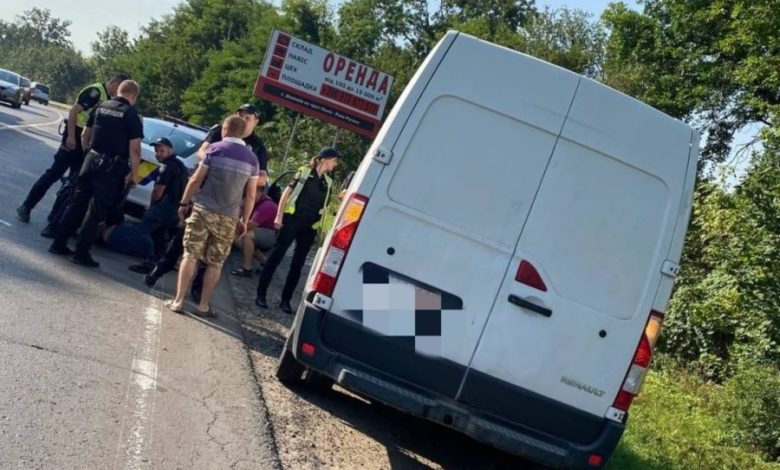 У Львові викрадач авто при втечі від поліції влаштував дві ДТП 1 361 900x763