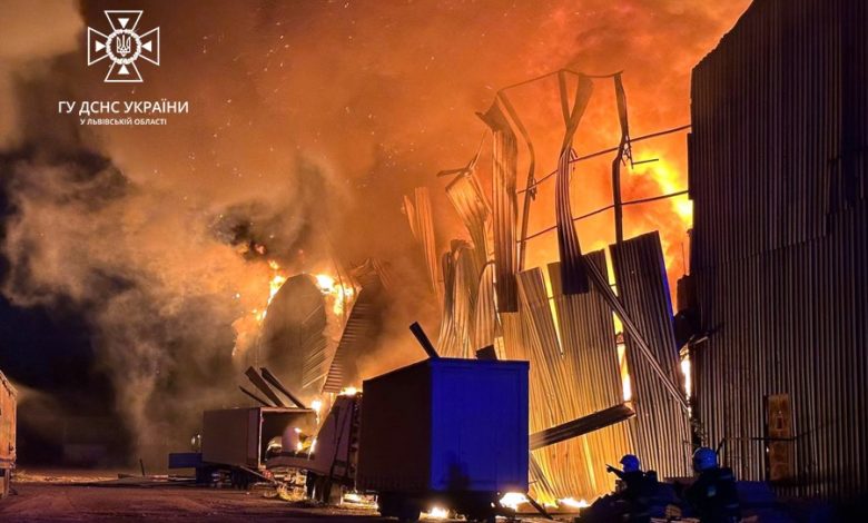 Атака «Шахедів» по Львову: пожежу гасять 125 рятувальників 1 381024740 643282654563939 2860813622235564743 n