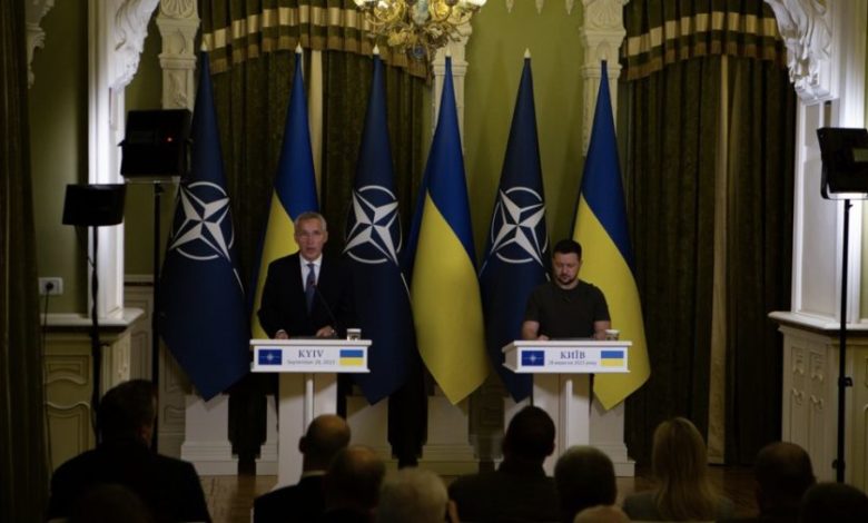 До України з неоголошеним візитом прибув генсек НАТО Столтенберг 1 IMG 1656 900x505
