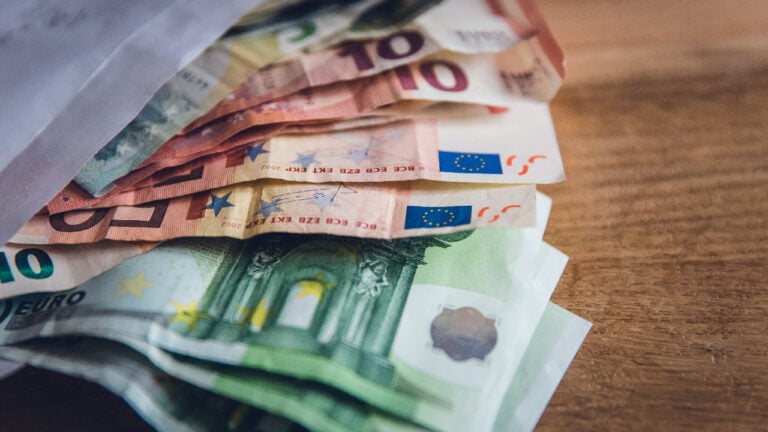 Угорщина досі блокує €500 млн з фонду ЄС, який допомагає Україні зброєю 1 1699891348 novyj proekt 70